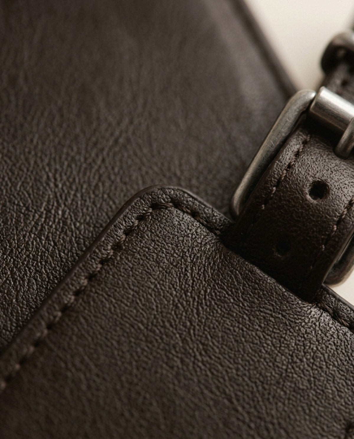 Essential Luggage Tag, leather detail