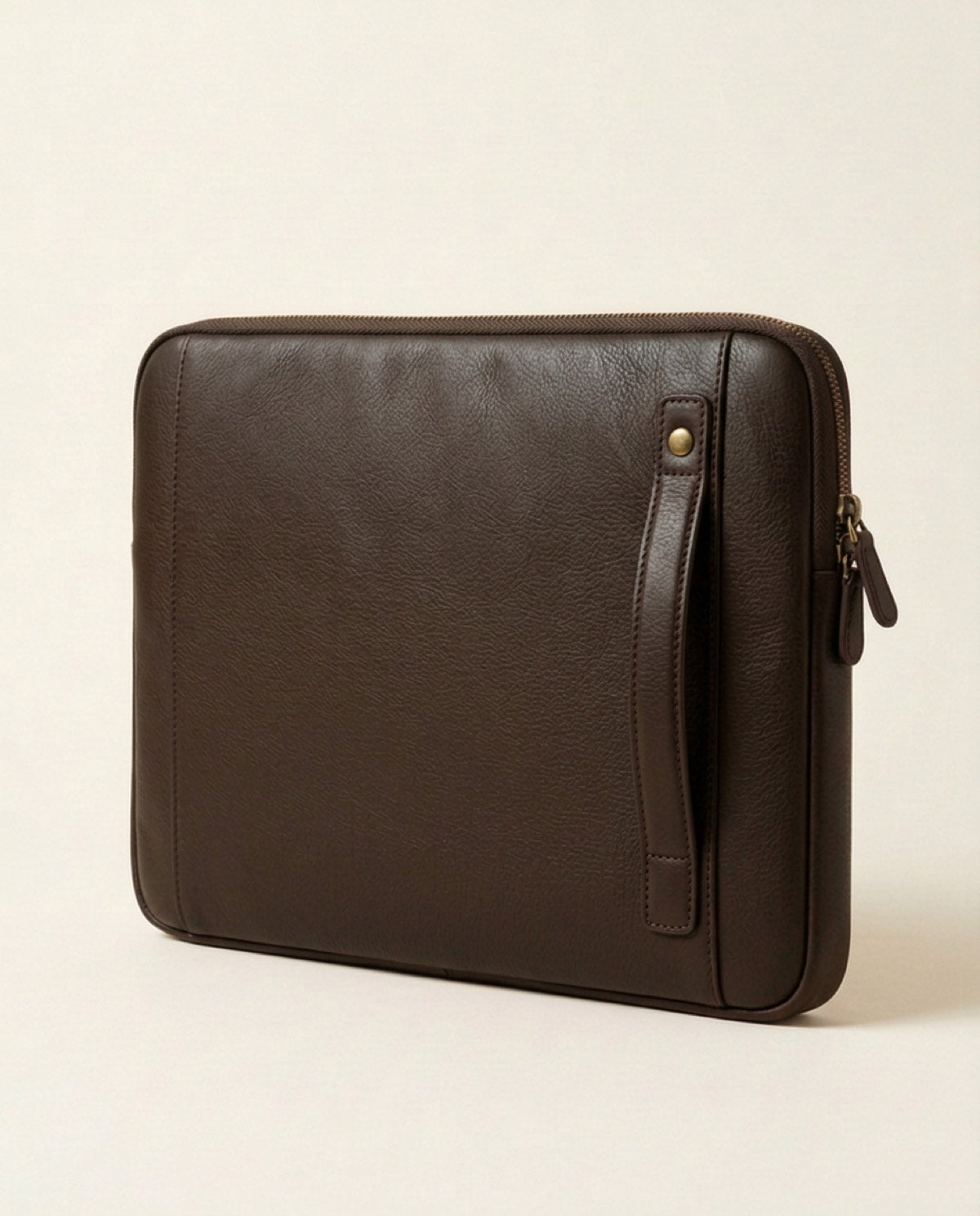 Hatton Classic Laptop Sleeve, brass-finish zip detail