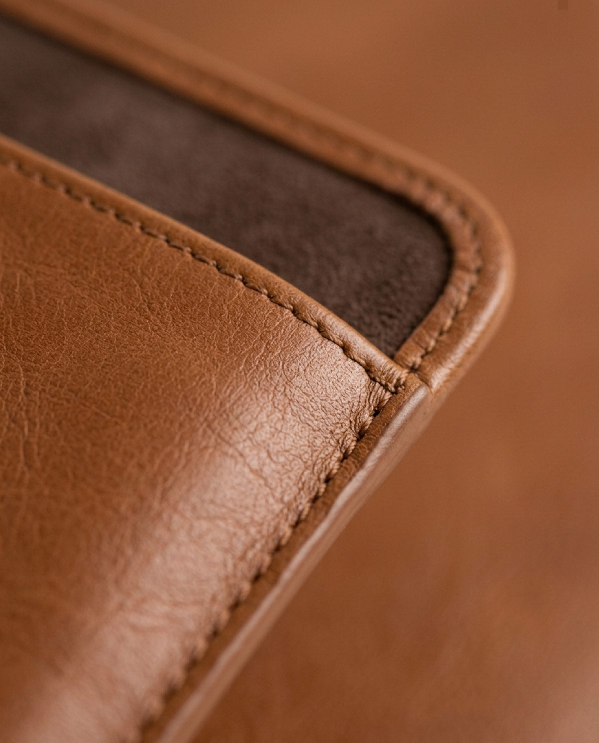 Hatton Minimalist Laptop Sleeve, leather detail