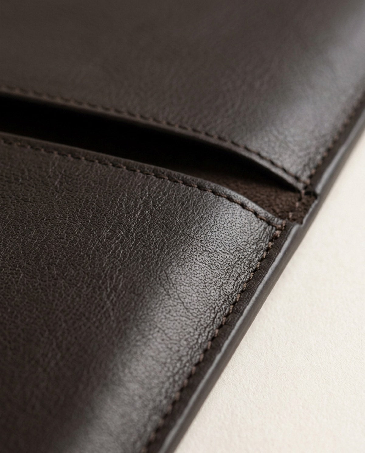 Hatton Minimalist Laptop Sleeve, leather detail