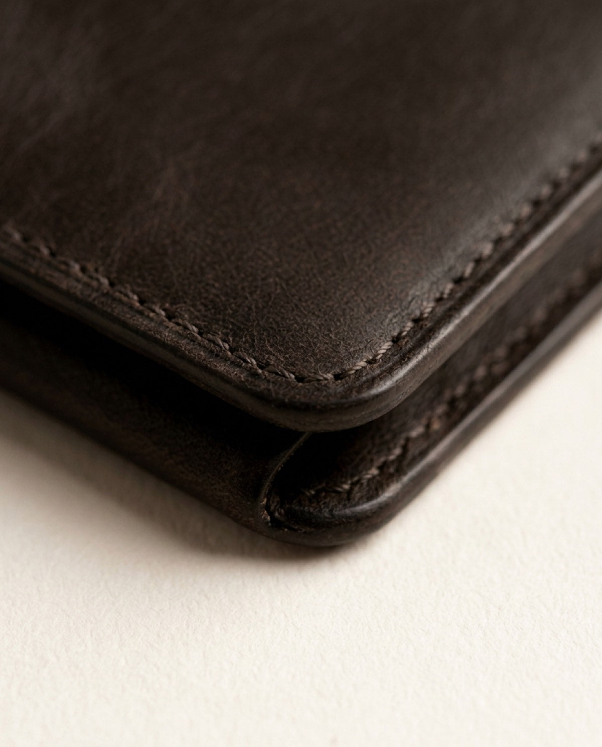 Hatton Slim Cardholder, leather detail